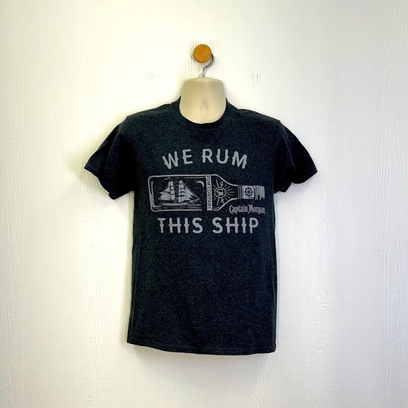 Captain Morgan - We Rum This Ship Captain Morgan Gray T Shirt Size Medium - Picture 1 of 8